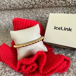 Gold Women's Bracelet